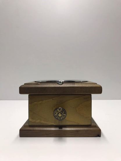 Дървен пепелник с чекмедже за цигари