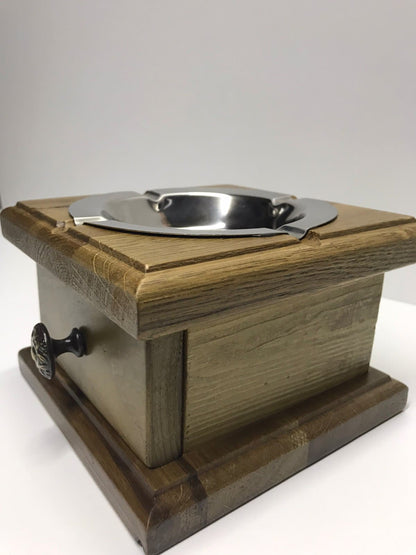 Дървен пепелник с чекмедже за цигари