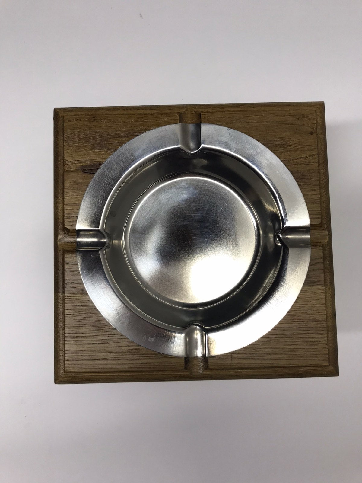 Дървен пепелник с чекмедже за цигари