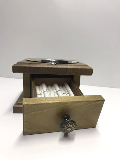 Дървен пепелник с чекмедже за цигари