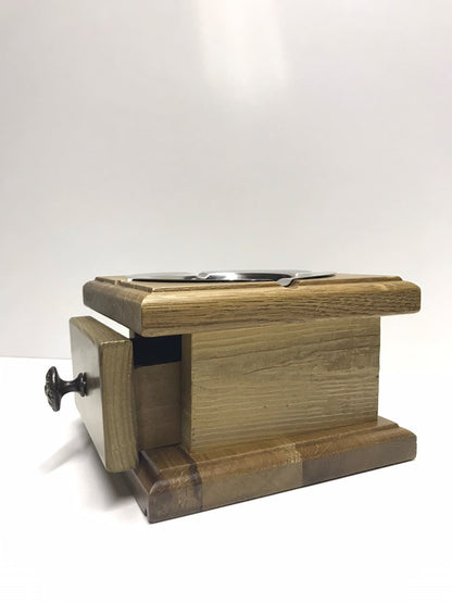 Дървен пепелник с чекмедже за цигари